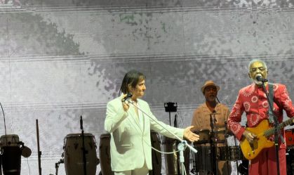 Roberto Carlos participa de último show da turnê de Gilberto Gil em SP