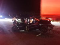 Carro invade estacionamento, atinge três veículos e deixa cinco feridos