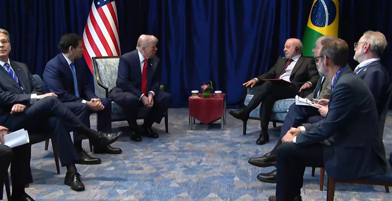 Trump e Lula se encontram na Malásia