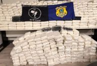 PRF apreende mais de 800 kg de cocaína em caminhão na Baixada Fluminense