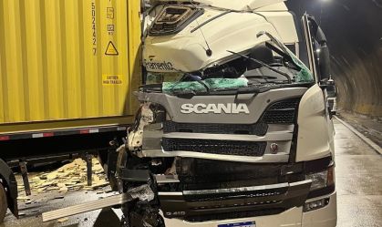 Vazamento de ácido: acidente com dez carretas interdita rodoanel em SP