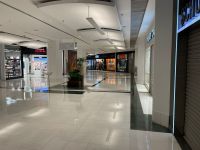 Vídeo: após "guerra" Rio tem ruas vazias e lojas de shopping fechadas