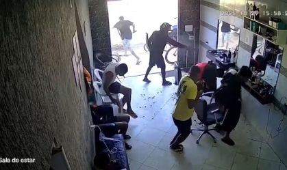 Jovem é assassinado em barbearia enquanto cortava o cabelo no Sul da Bahia