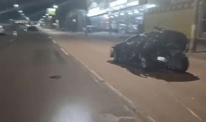 Homem morre e outro é gravemente ferido em acidente entre três carros no RS