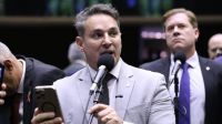 Líder da oposição promete "firmeza" contra empréstimo aos Correios