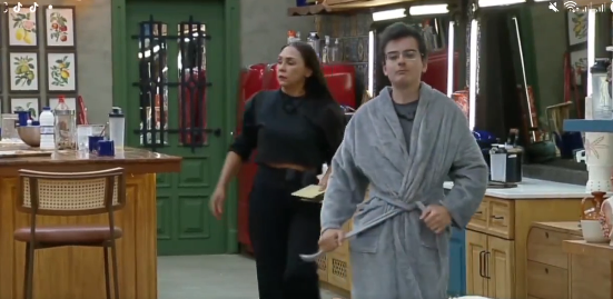 Yoná takes precision scales from the kitchen of “A Fazenda” and hides them • Reproduction/Record