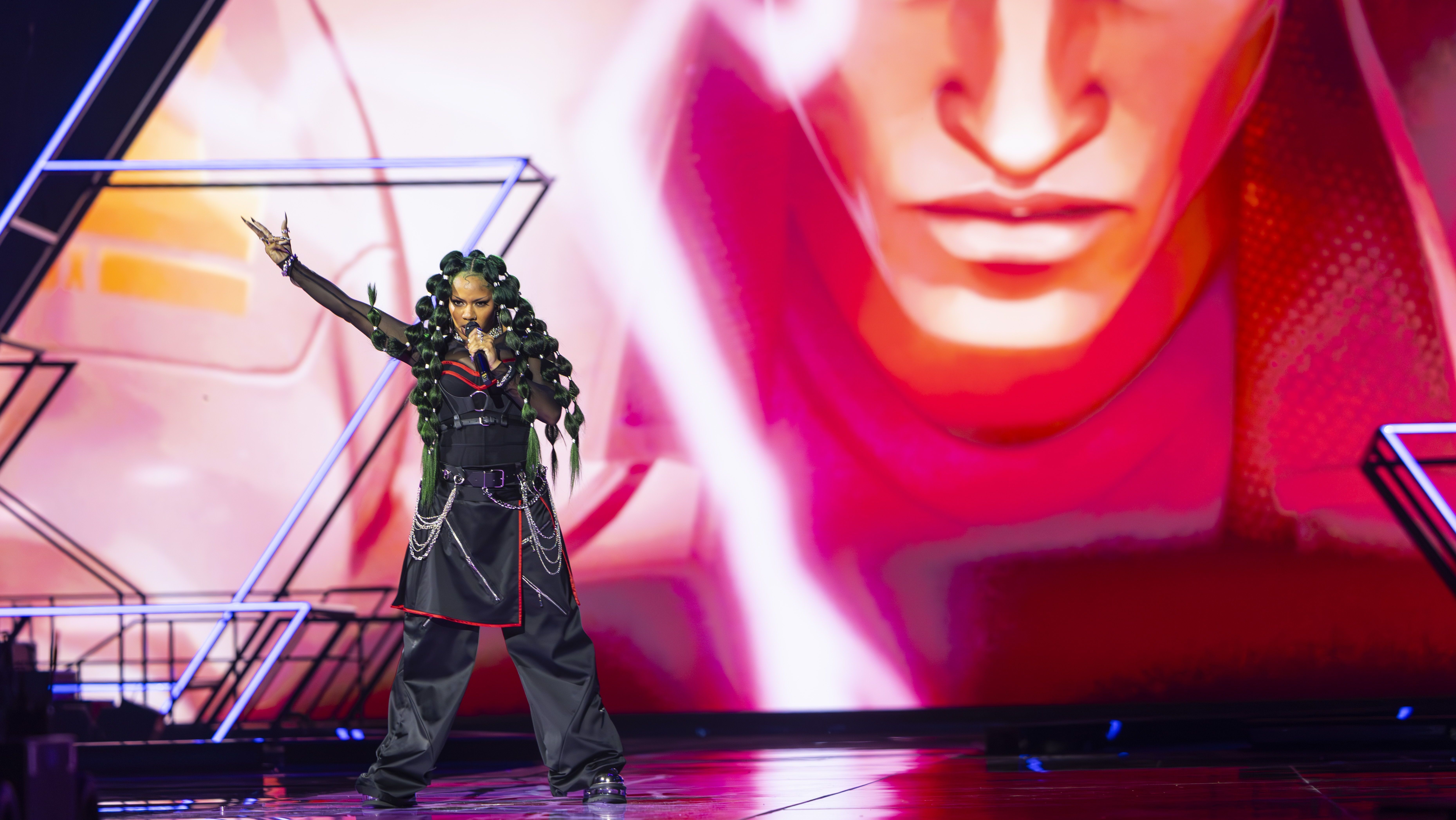 8AE abriu as apresentaçõs na cerimônia de abertura da final do VALORANT Champions na Accor Arena