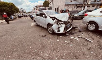 Brasileiro ex-campeão do UFC se envolve em acidente de carro; veja