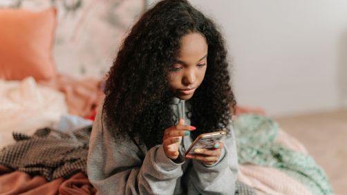 Pais terão a opção de desativar essa configuração se quiserem, mas usuários adolescentes não poderão fazer alterações