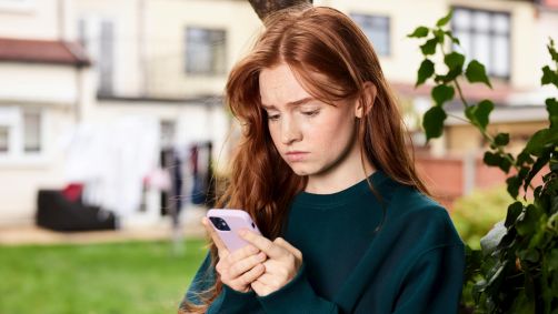 Os adolescentes não poderão seguir contas que compartilhem regularmente conteúdo inadequado para a idade