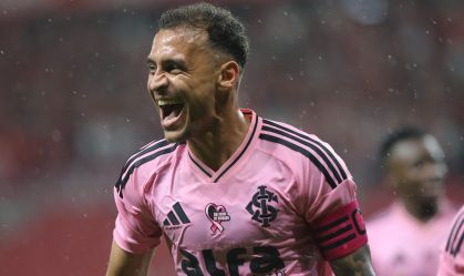Debaixo de chuva, Internacional derrota o Botafogo pelo Brasileirão