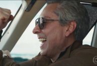 "Vale Tudo": web reage à cena icônica da "banana" para o Brasil