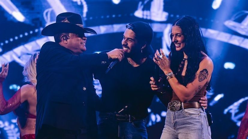 Zé Felipe e Ana Castela invadira o palco do show do cantor Leonardo