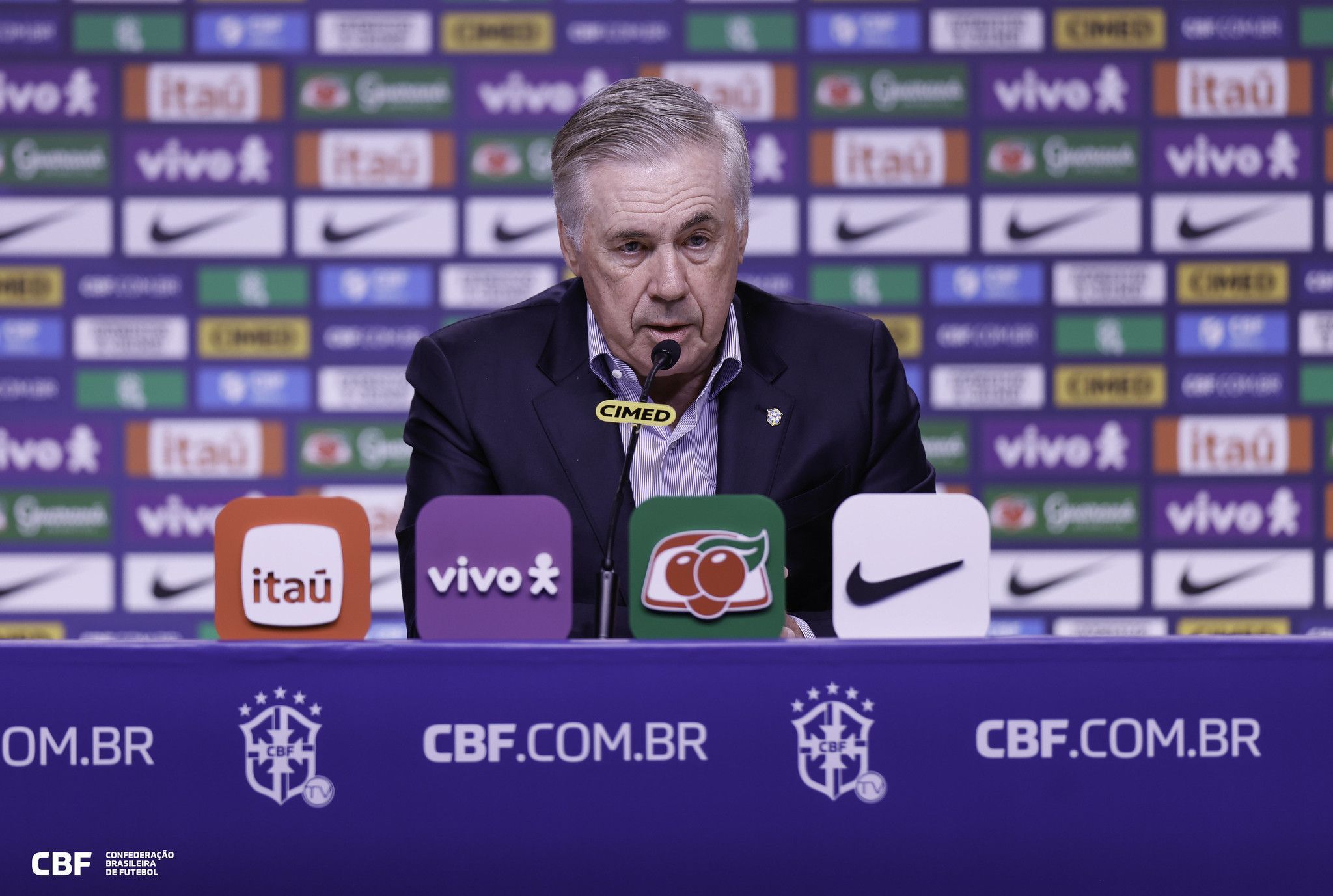 Ancelotti durante coletiva na CBF após anunciar os convocados para os jogos contra Coreia e Japão