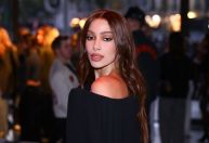 Anitta concentra flashes no desfile de Stella McCartney em Paris; veja look