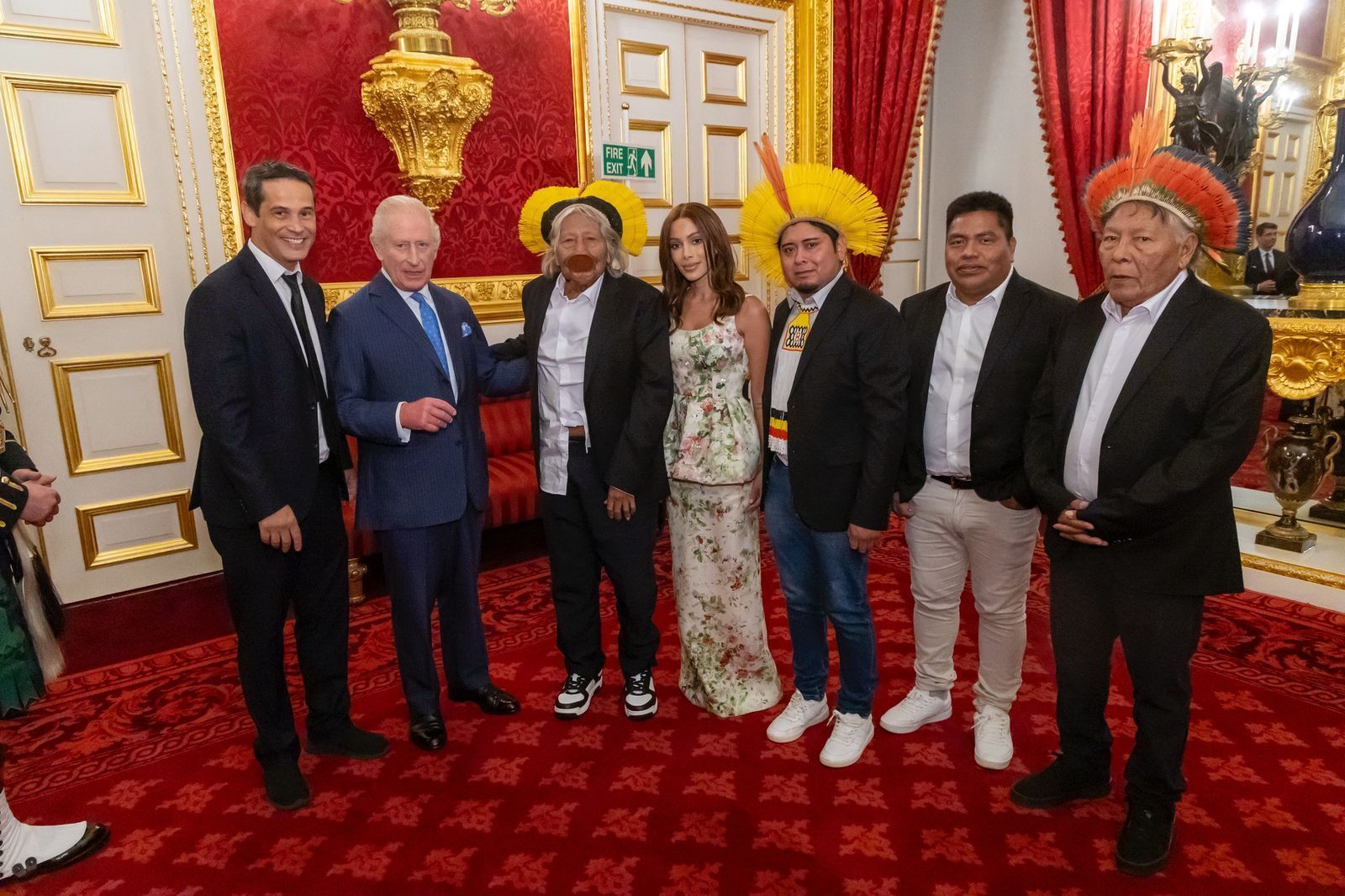 Anitta e Cacique Raoni são recebidos pelo Rei Charles III do Reino Unido