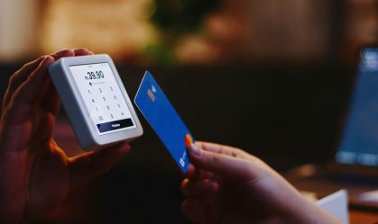 Como fazer pagamento por aproximação? Guia completo de cartões a celulares e Pix

