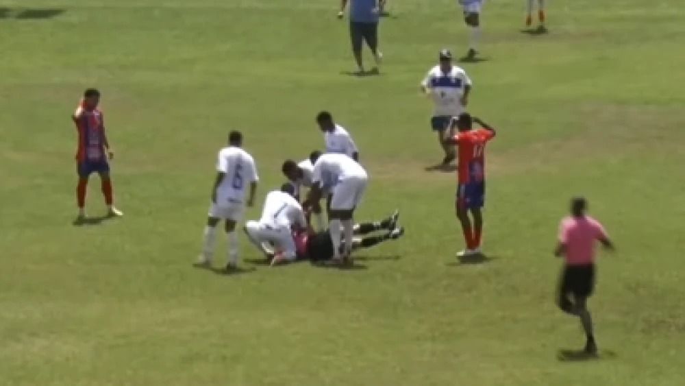 Felipe Fernandes de Lima caiu no gramado aos 19 minutos do primeiro tempo
