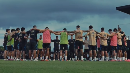 Jogadores da Argentina fizeram minuto de silêncio em homenagem a Miguel Ángel Russo