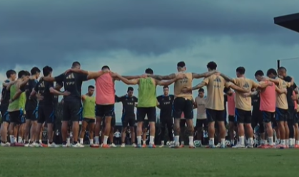 Argentina homenageia Miguel Ángel Russo com minuto de silêncio em treino