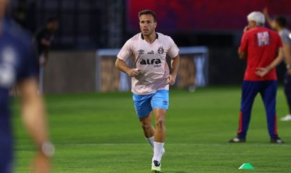 Arthur, do Grêmio, em aquecimento