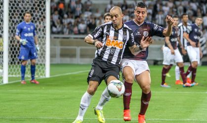 Último confronto entre Atlético-MG e Lanús teve gol contra de Gustavo Gómez