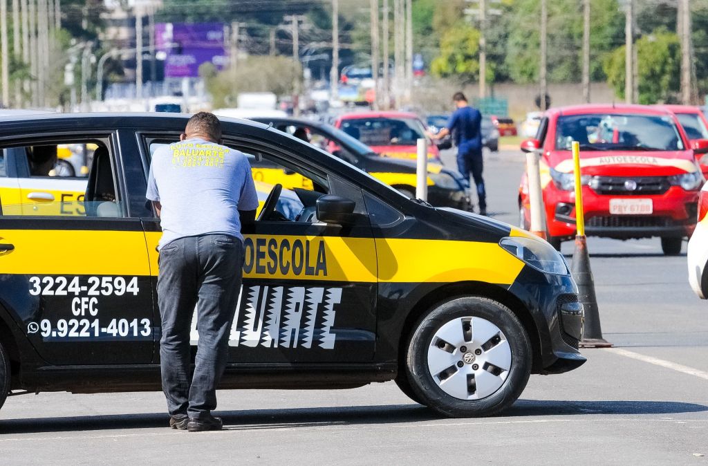 CNH sem autoescola: mudança pode causar 300 mil demissões diz setor