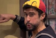 Bad Bunny se transforma em Quico em paródia de "Chaves" nos EUA