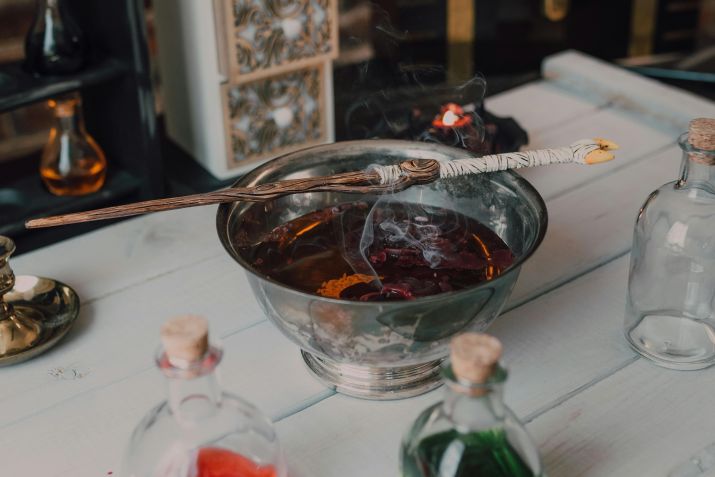 Descubra rituais de proteção para o Halloween • Pexels