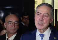 "A gente nunca precisou tanto da imprensa profissional", diz Barroso