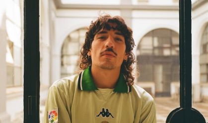 Bellerín troca carros por bicicleta e é premiado por ações ambientais