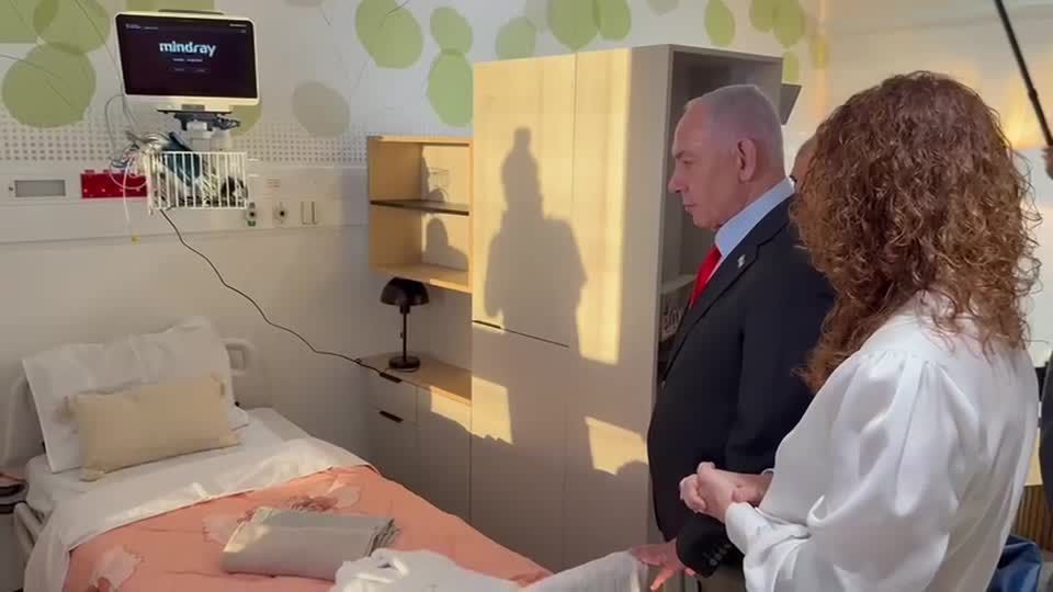 Netanyahu, de Israel, visita hospital se preparando para receber reféns libertados do Hamas