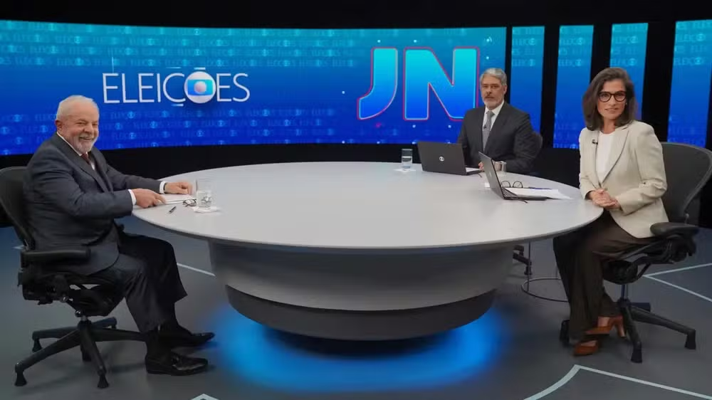 William Bonner e Renata Vasconcellos entrevistando o então candidato à presidência Lula nas eleições de 2022 • Marcos Serra Lima/Globo