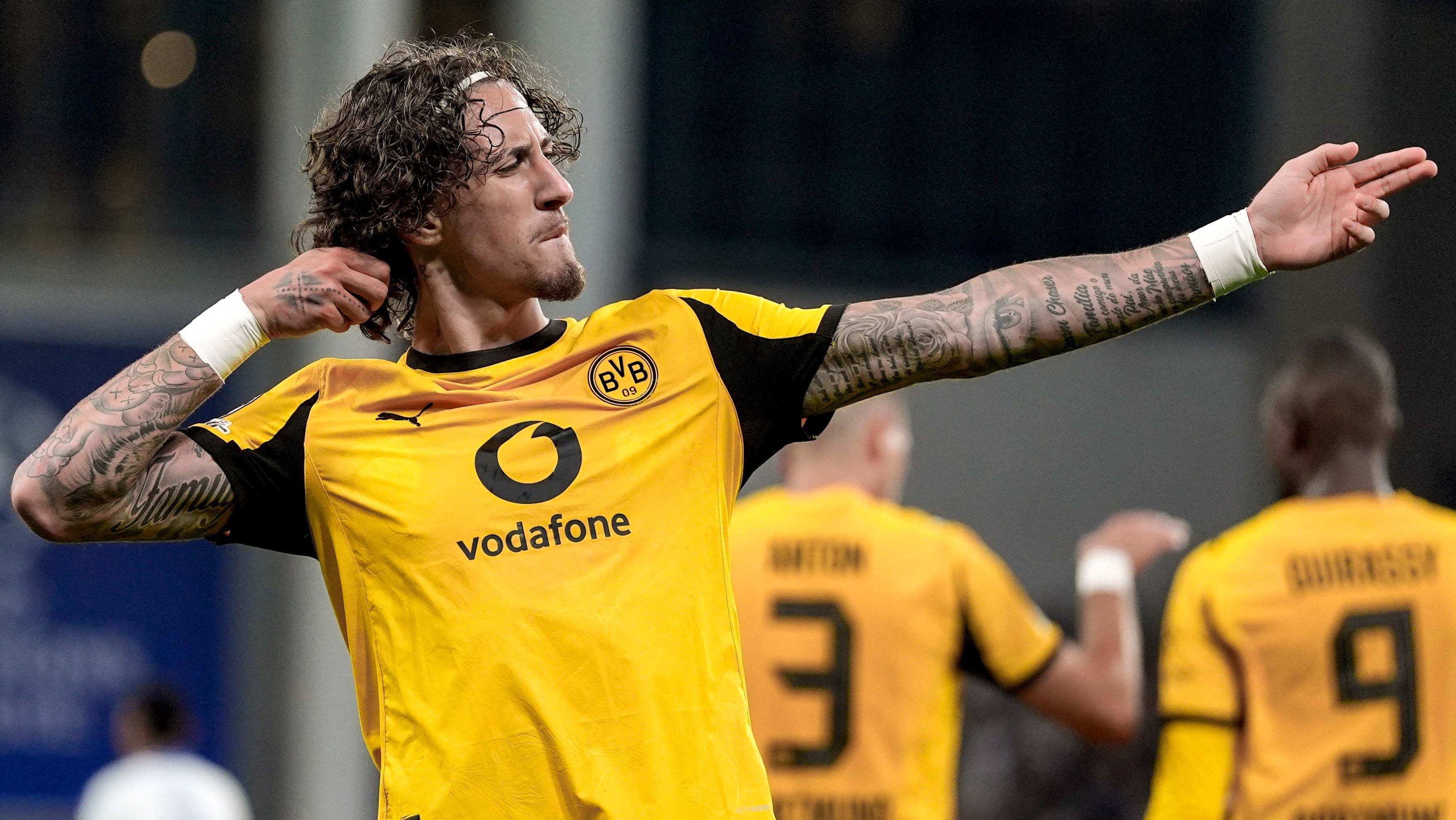 Fábio Silva, do Borussia Dortmund, comemorando o seu gol sobre o Copenhagen, pela Champions League