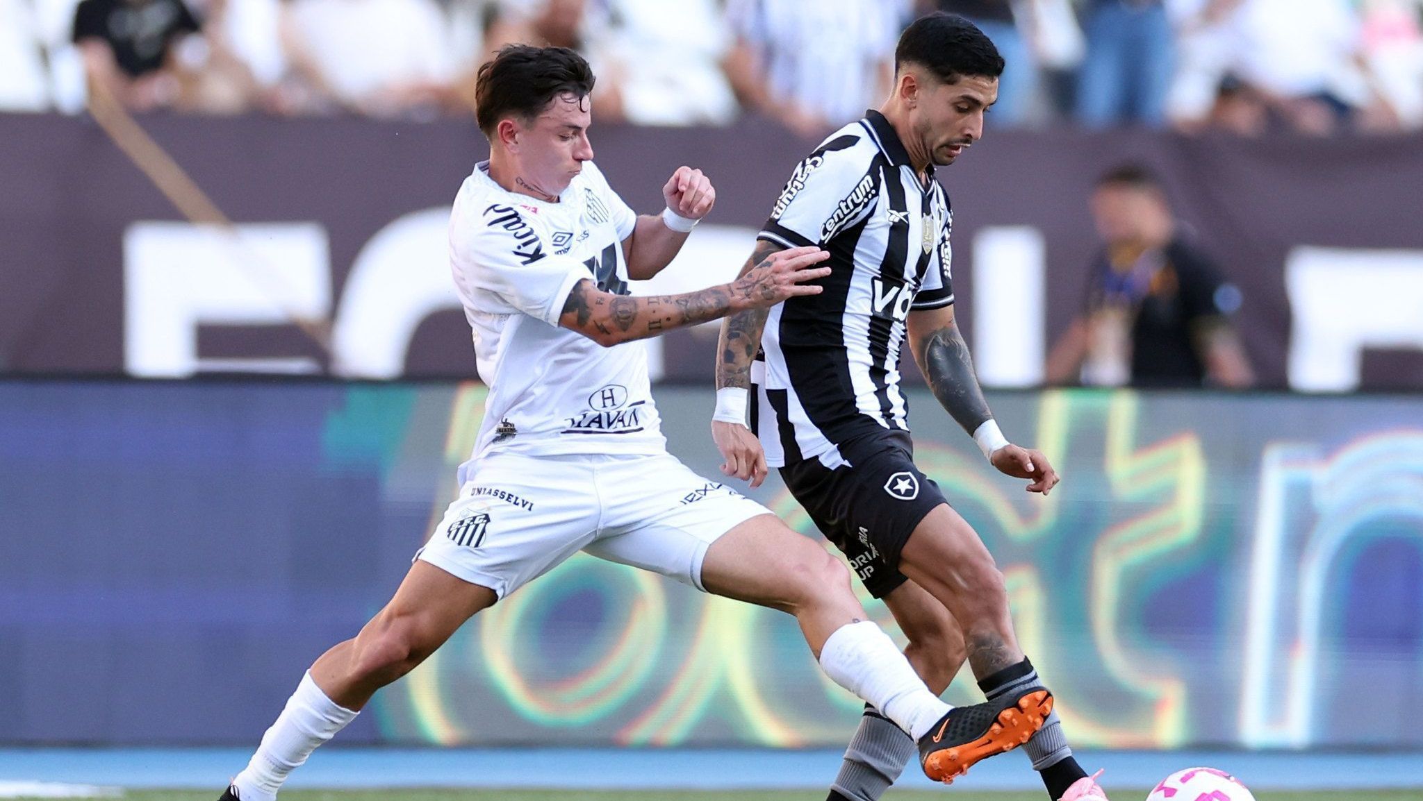 Confronto entre Botafogo e Santos, válido pela 30ª rodada do Brasileirão
