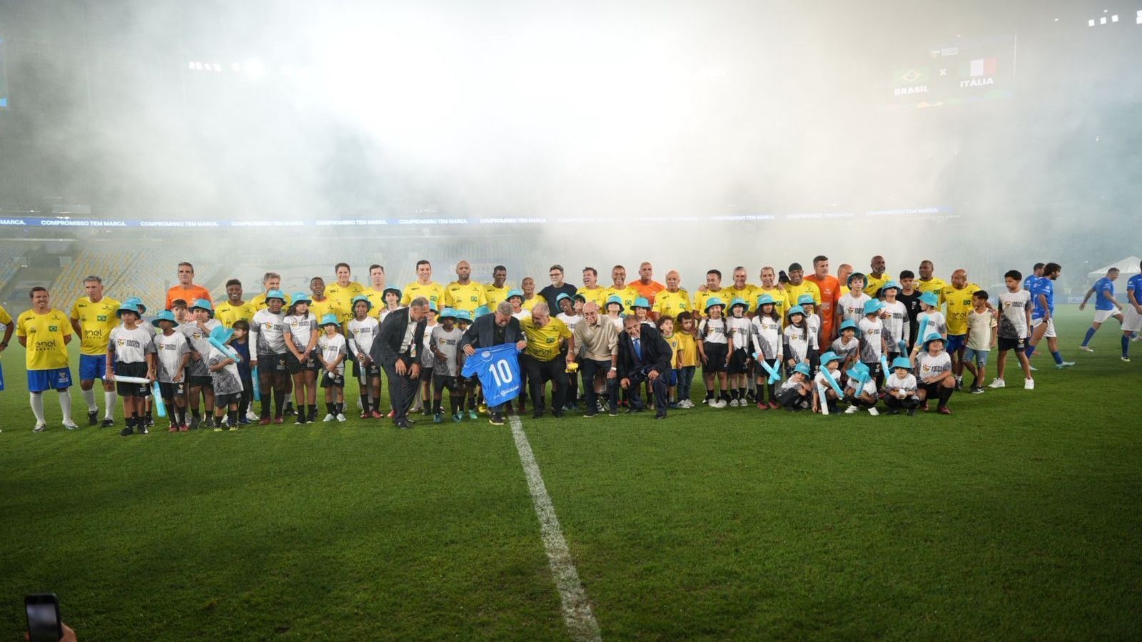 Jogadores de Brasil x Itália em amistoso beneficente