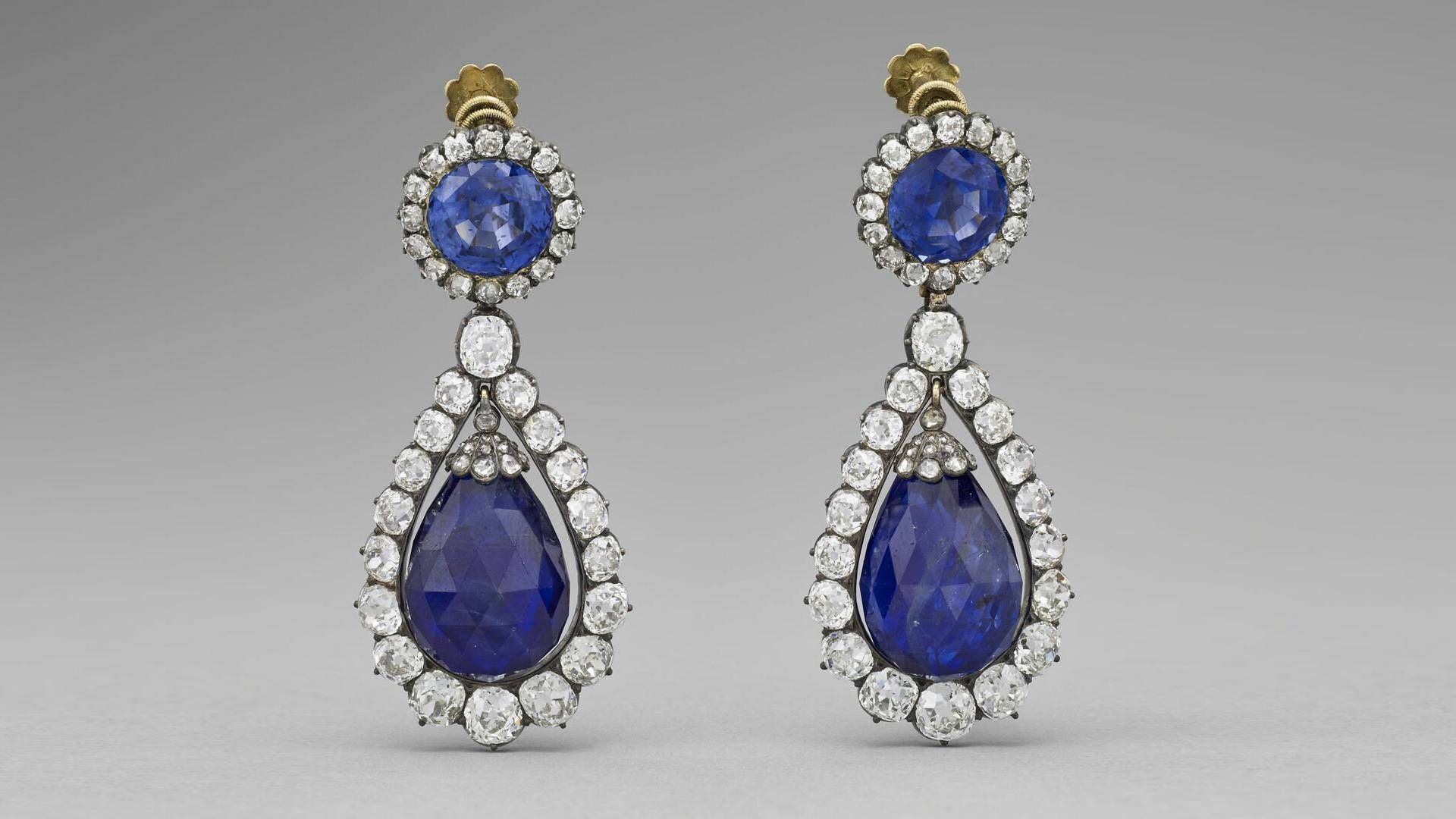 brincos do conjunto de joias de safira da Rainha Maria Amélia e da Rainha Hortense