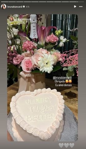 Bruna Biancardi enviou bolo de aniversário para Carol Dantas • Instagram/Bruna Biancardi