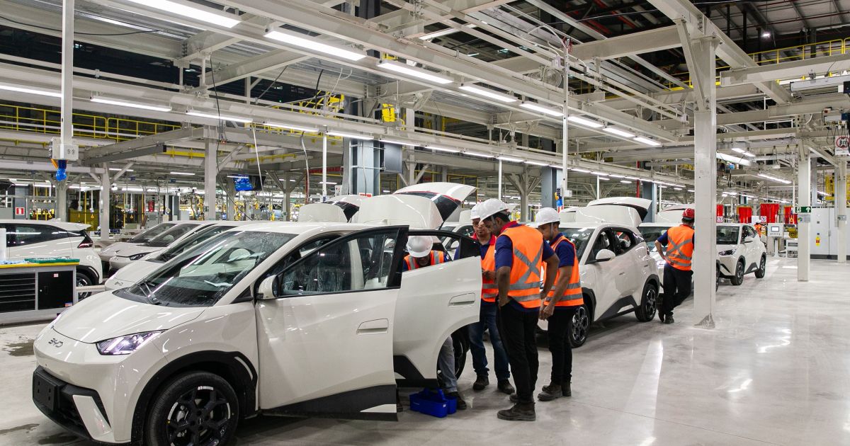 Só chineses na fábrica? BYD desmente boato e abre 3 mil vagas na Bahia