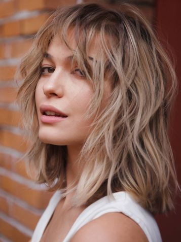 Lob texturizado em tom claro • Pinterest