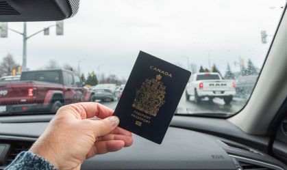 Canadá alerta viajantes com passaporte sem gênero sobre entrada nos EUA