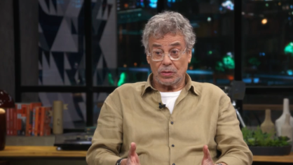 Carlinhos de Jesus em programa de entrevista.