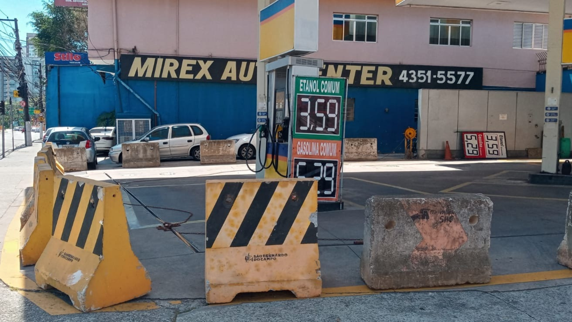 carro capotado