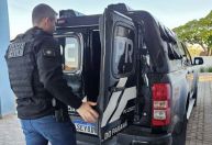 PR: Polícia encontra homem dormindo com criança de 7 anos durante operação