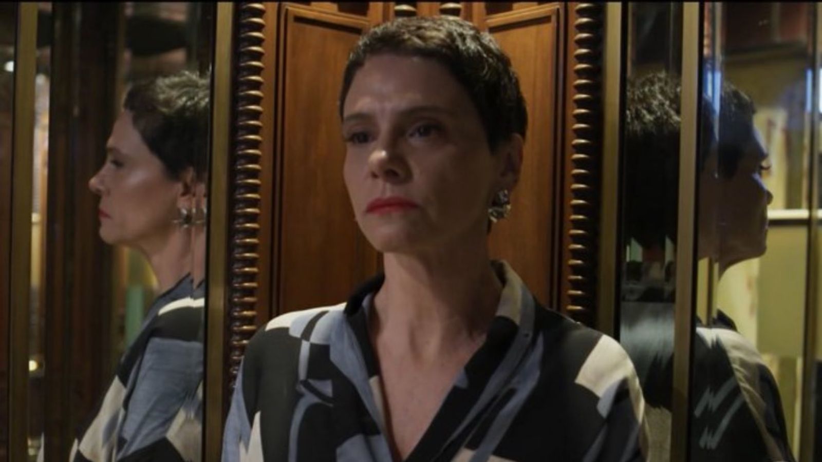 Tia Celina, irmã de Odete, também esteve no hotel próximo ao horário da morte • Reprodução/Globoplay