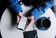 Muitas mensagens? WhatsApp lança recuso com IA para resumir conversas