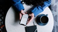Muitas mensagens? WhatsApp lança recuso com IA para resumir conversas