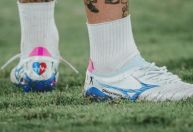 Chuteira de Gabigol é leiloada e quebra recordes; veja números