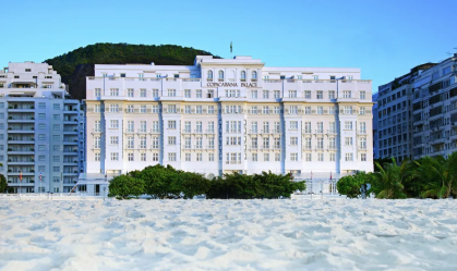 Belmond Copacabana Palace visto a partir das areias da Praia de Copacabana