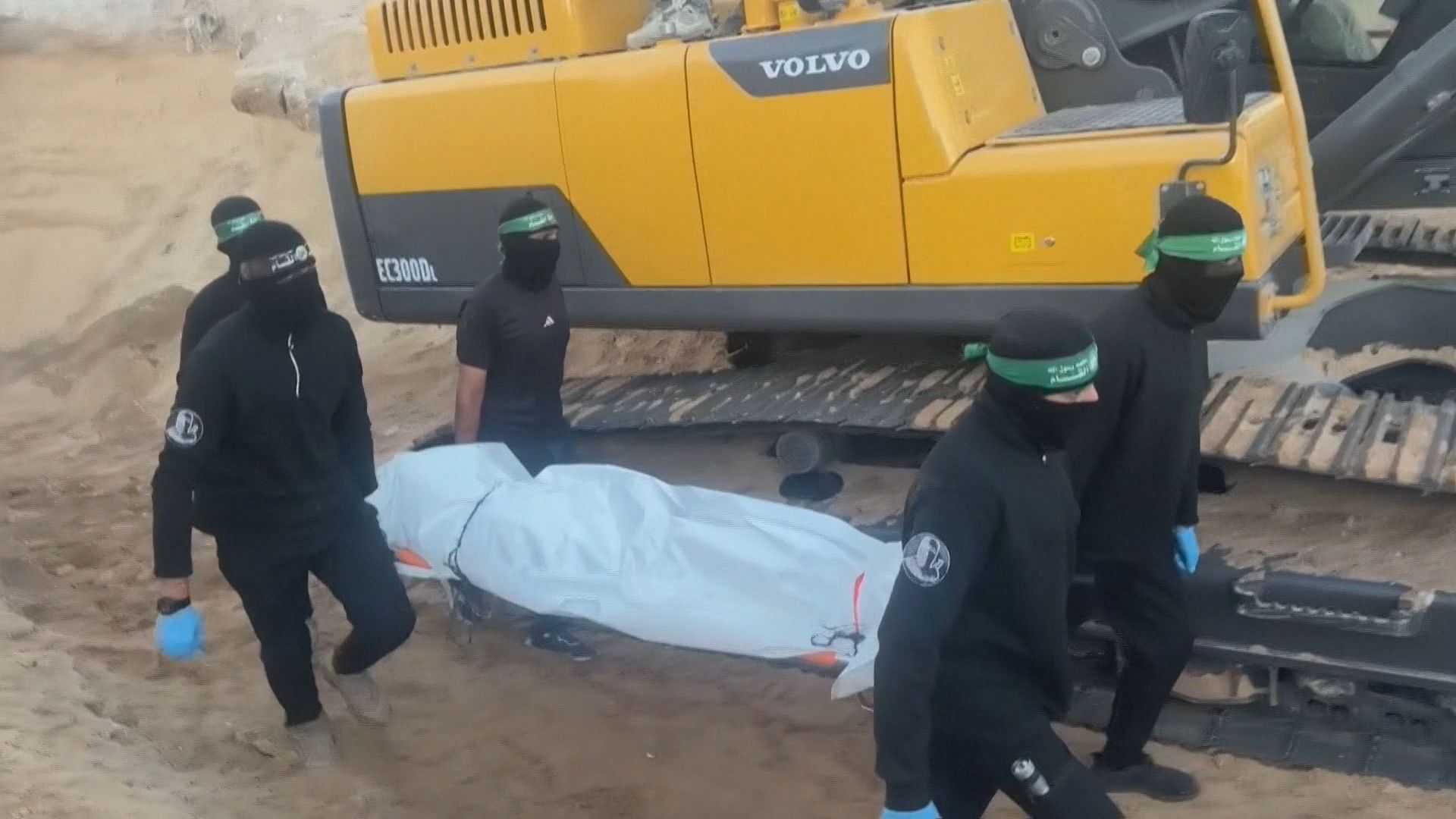 Corpo recuperado em Khan Younis, em Gaza, durante busca por reféns